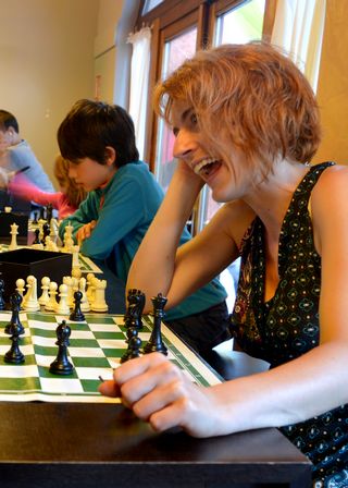 Jouer aux échecs, Vacances en famille, Sciences-culture